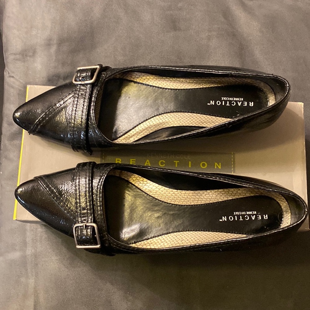Pointy-toed Kenneth Cole Reaction Shoes with Silver Buckle